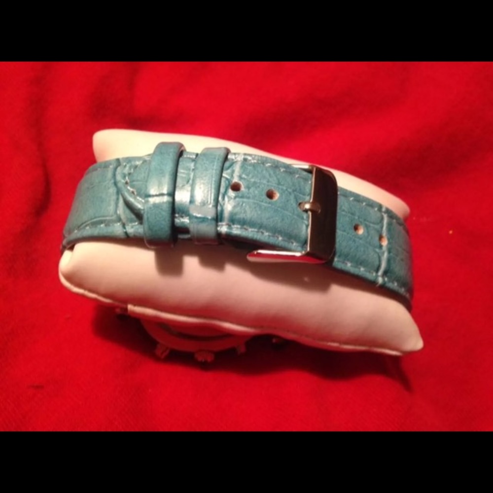 Heart 💙jeweled  watch blue - Picture 2 of 2
